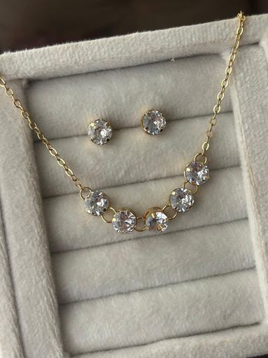 Conjunto de ouro com pedras